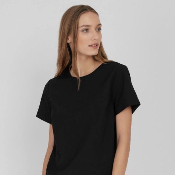 Cuyana Tops - Cuyana The Classic Crewneck in Black, size Small